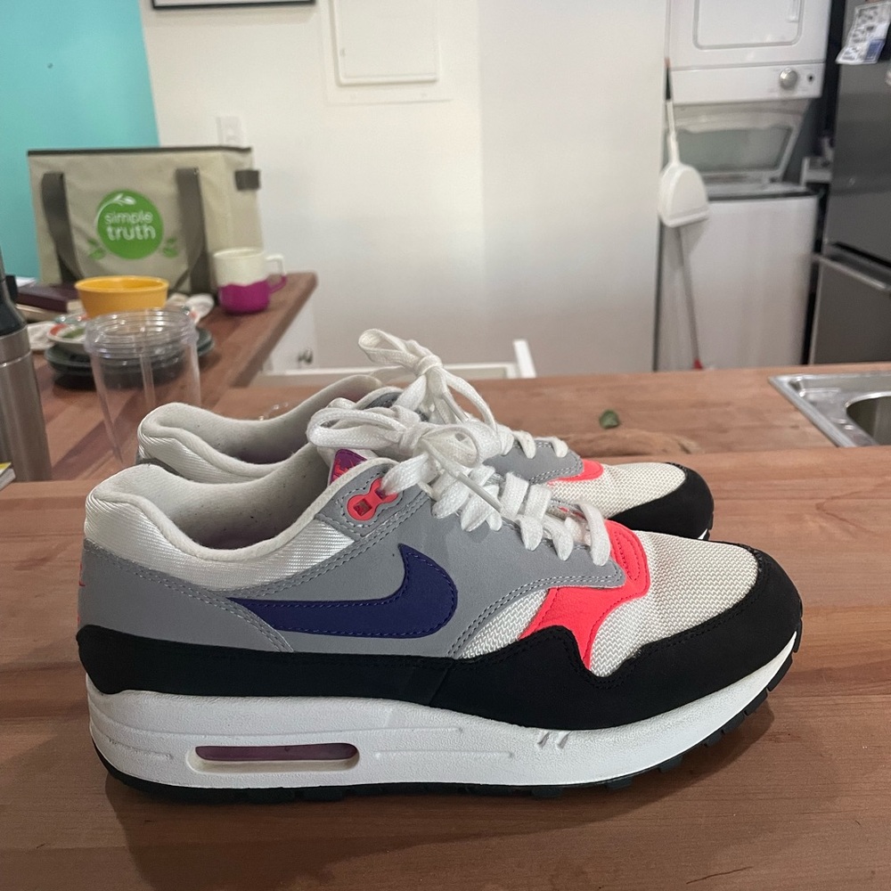 Nike Air Women’s tennis shoes- purple and orange accents